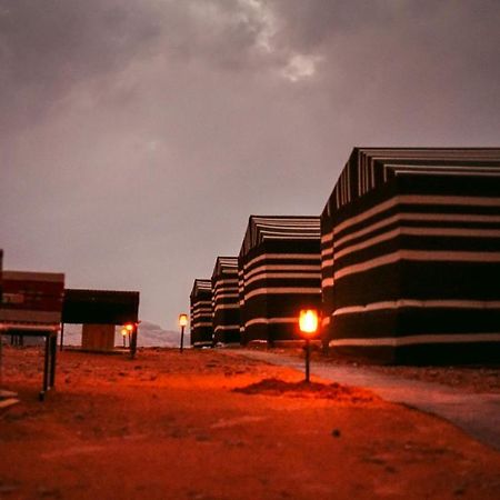ホテル Wadirum Sunset Camp ワディ ・ラム エクステリア 写真