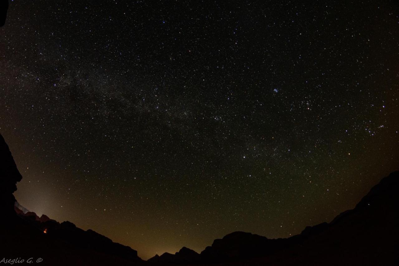 ホテル Wadirum Sunset Camp ワディ ・ラム エクステリア 写真