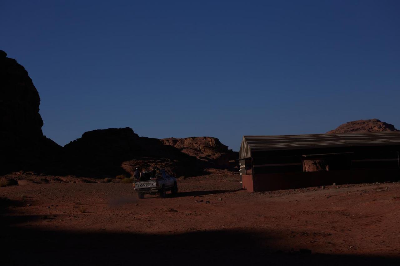 ホテル Wadirum Sunset Camp ワディ ・ラム エクステリア 写真