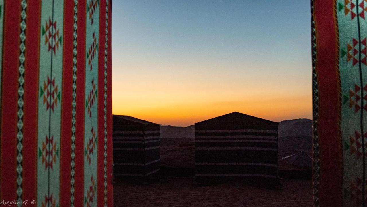 ホテル Wadirum Sunset Camp ワディ ・ラム エクステリア 写真