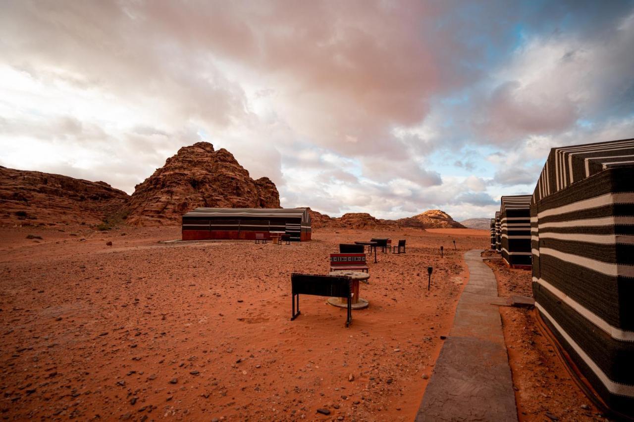 ホテル Wadirum Sunset Camp ワディ ・ラム エクステリア 写真