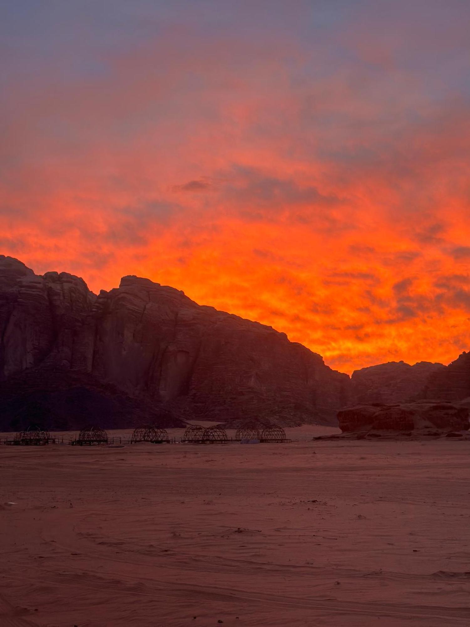 ホテル Wadirum Sunset Camp ワディ ・ラム エクステリア 写真